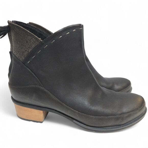 Chaco Cataluna Ankle Boots Womens Sz 10/41 Black Gray Leather Back Zip Booties - Picture 1 of 13